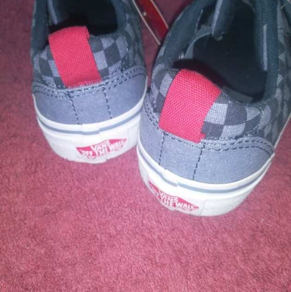 Vans - Picture 2 of 4